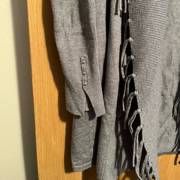 White House Black Market Grey Fringe Long Knit Open Cardigan - Picture 5 of 12